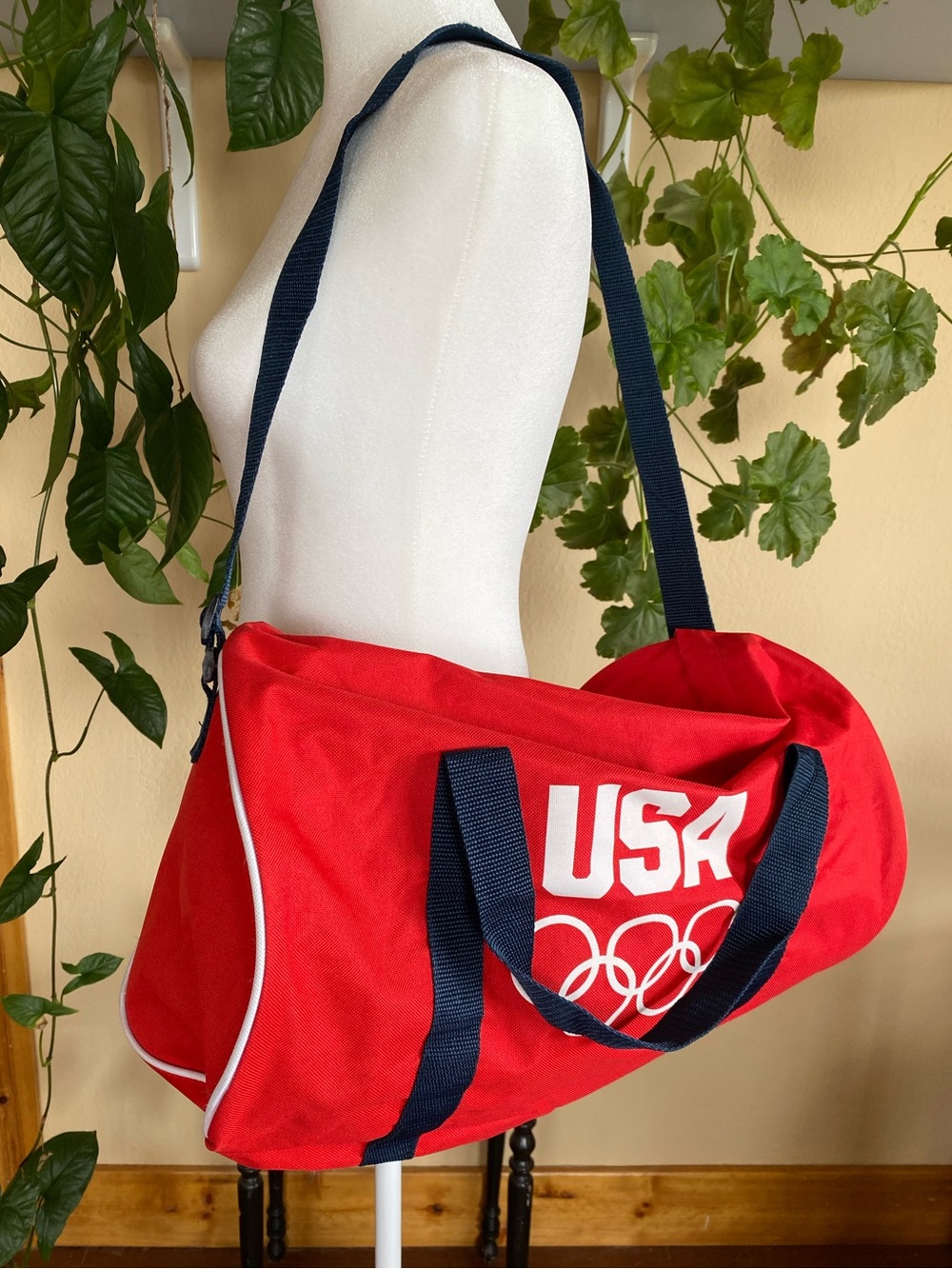 USA Olympics 2012 Red Duffel Bag Olympic Rings Vintage Gym Barrel Bag